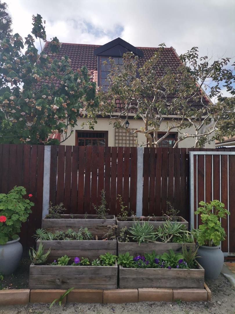 To Let 2 Bedroom Property for Rent in Claremont Western Cape
